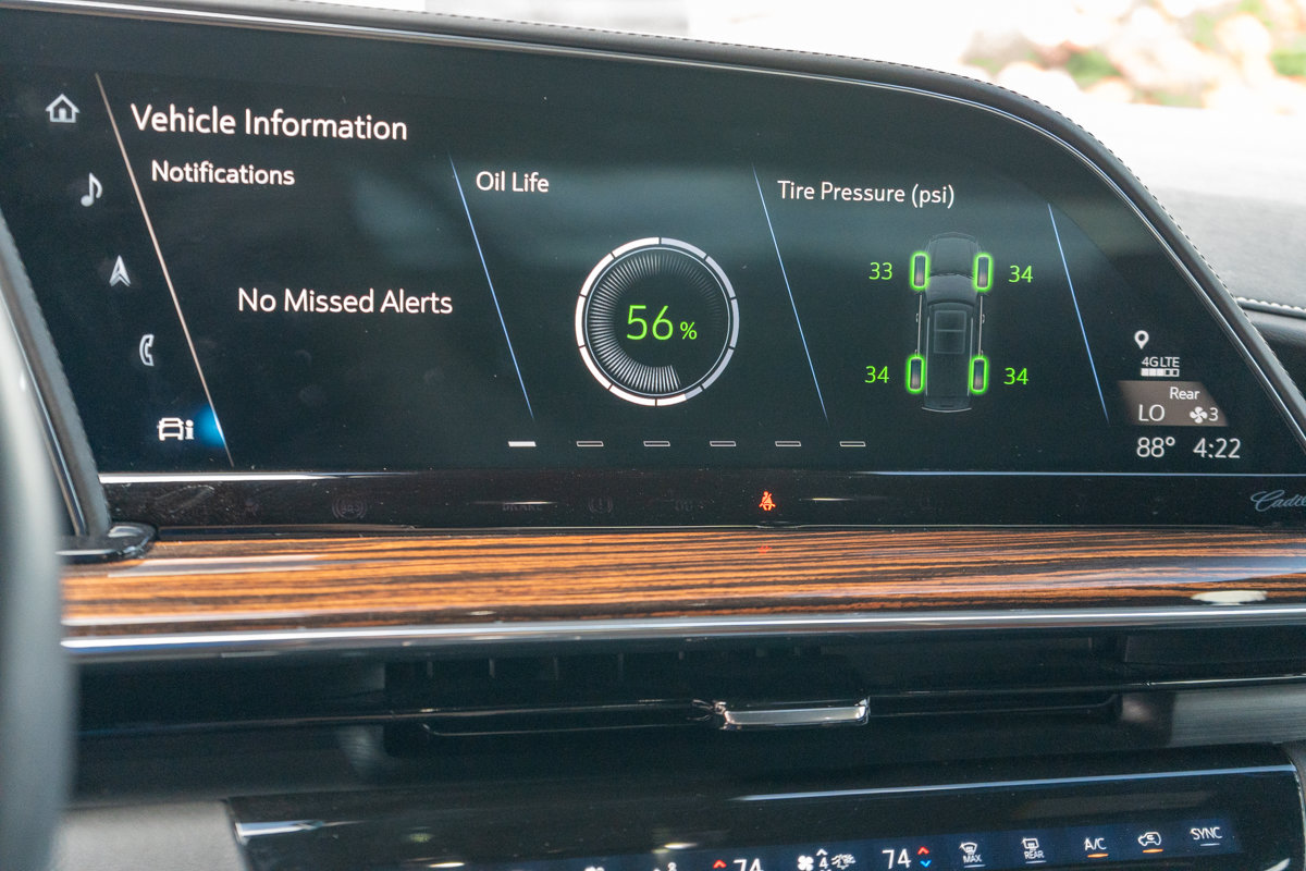 Used 2021 Cadillac Escalade Premium Luxury w/ LPO, Radiant Package AWD/4WD image 28