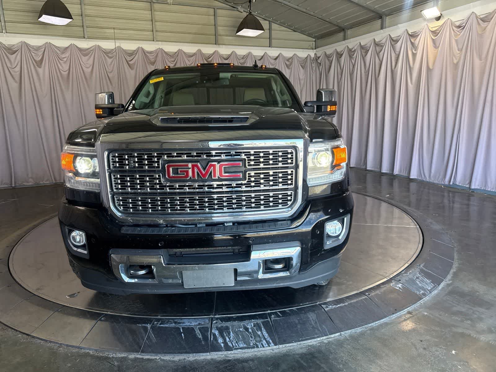 Used 2018 GMC Sierra 2500 Denali w/ Duramax Plus Package AWD/4WD image 2