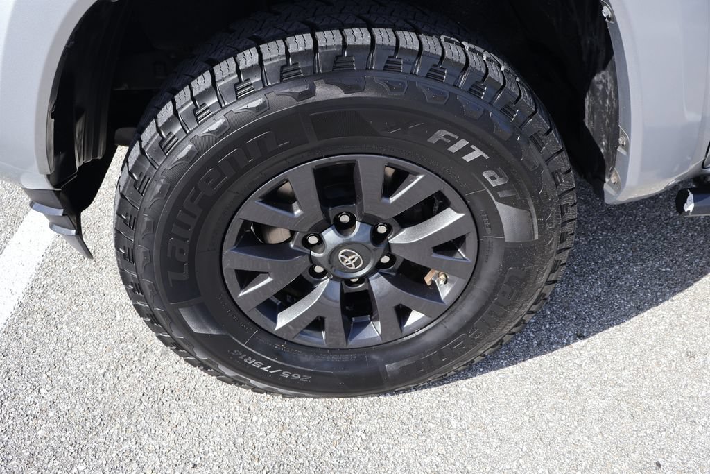 Used 2021 Toyota Tacoma SR5 RWD image 4
