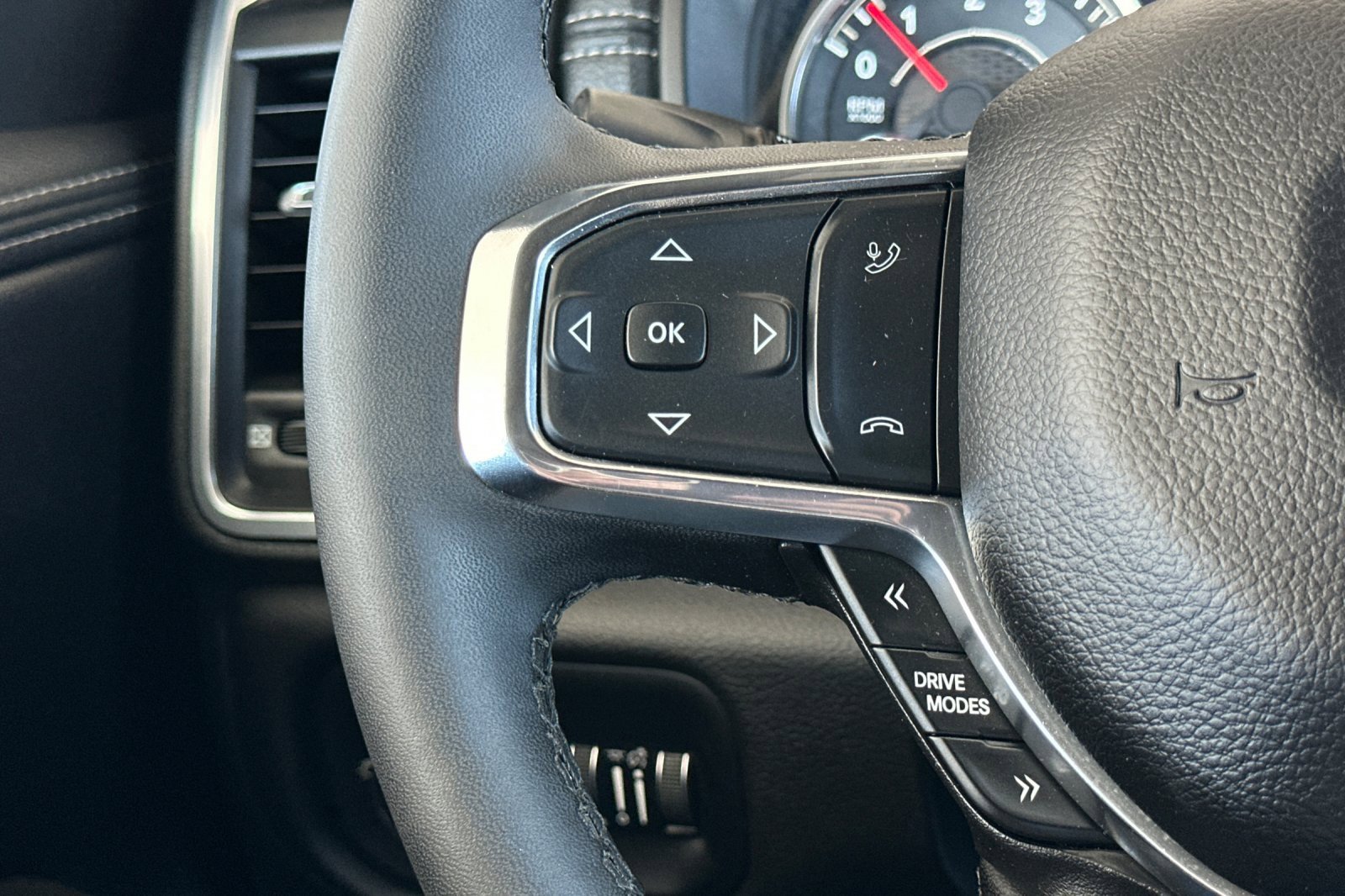 Used 2025 RAM 1500 Laramie image 36