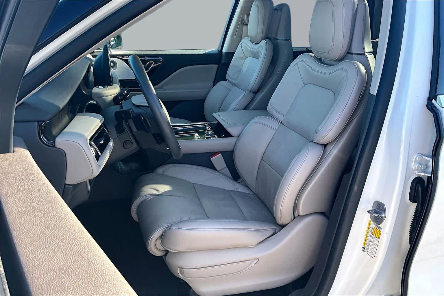 Used 2023 Lincoln Aviator Grand Touring w/ Equipment Group 301A AWD/4WD image 7