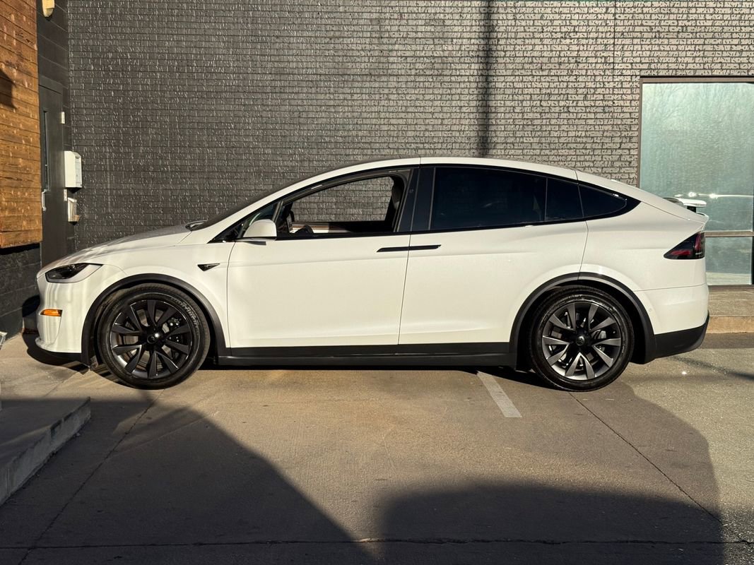 Used 2022 Tesla Model X image 17