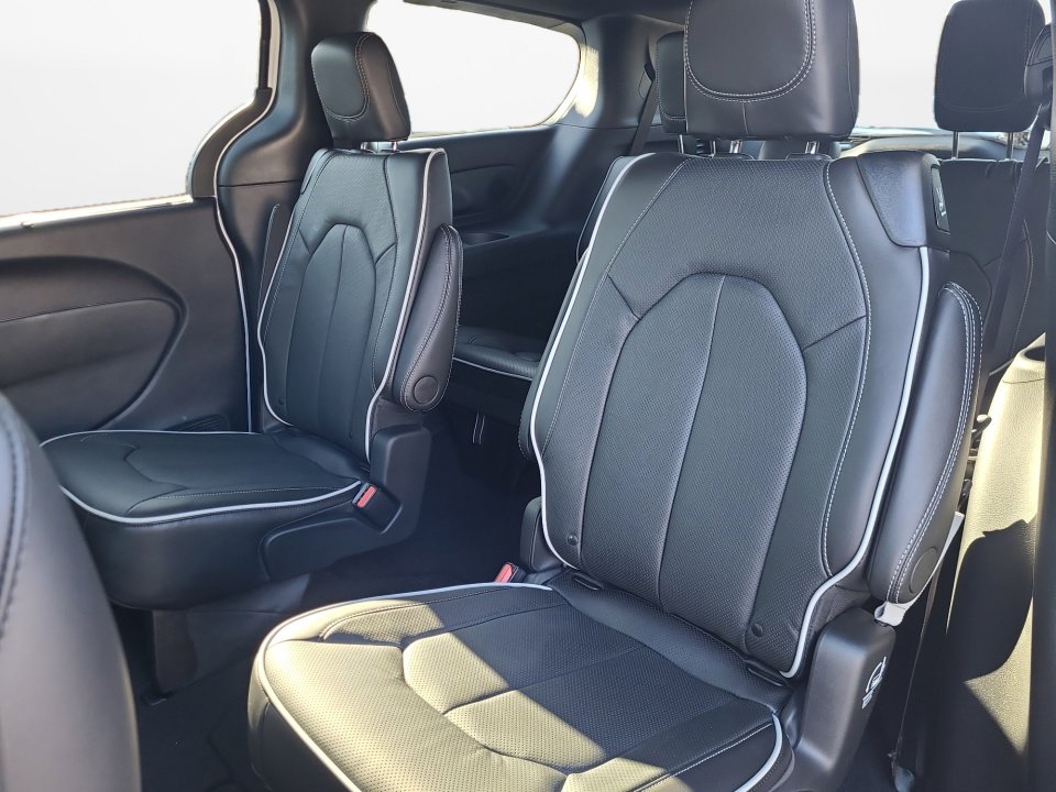 New 2026 Chrysler Pacifica Limited w/ S Appearance Package image 13