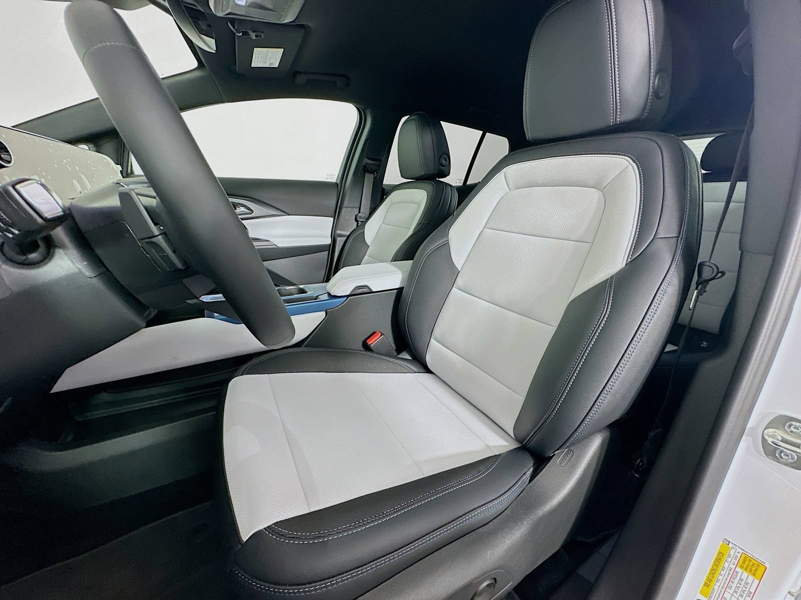 New 2026 Chevrolet Equinox EV LT AWD/4WD image 22