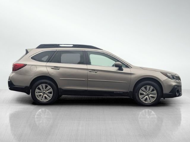 Used 2018 Subaru Outback 2.5i Premium image 3
