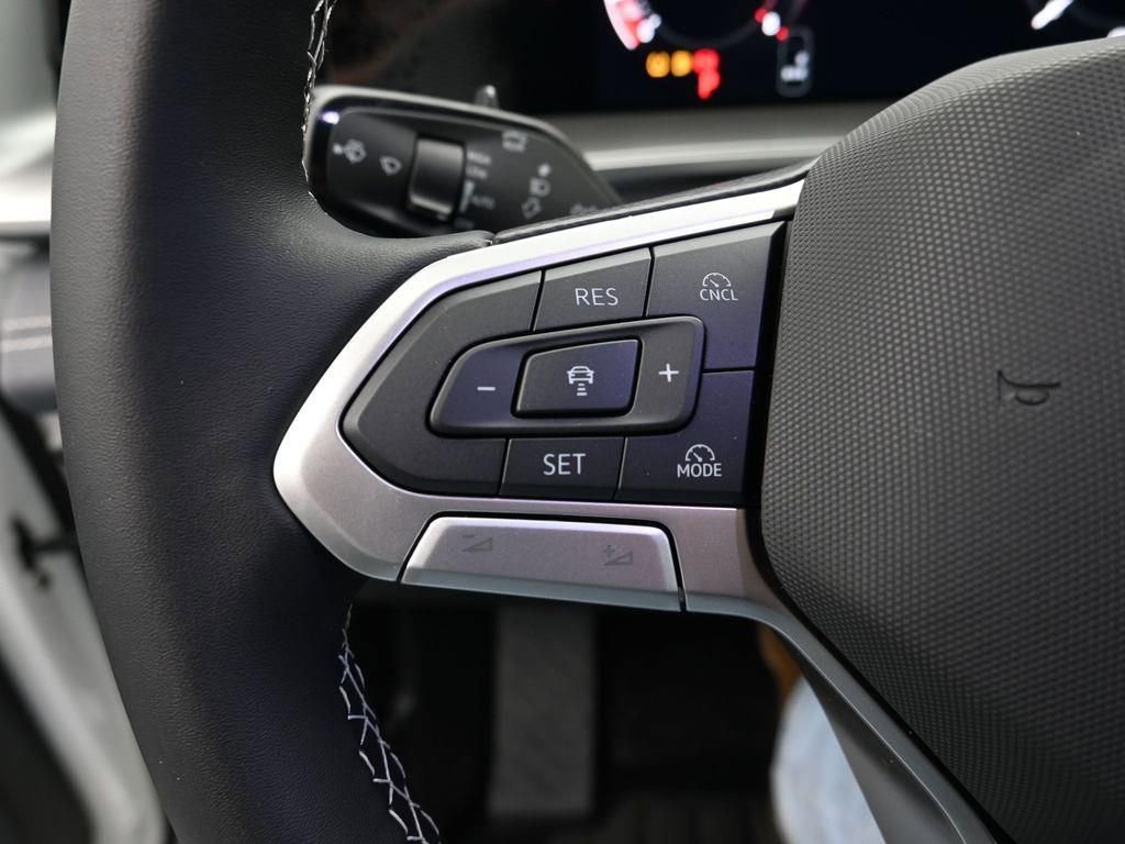 New 2026 Volkswagen Tiguan SE image 12