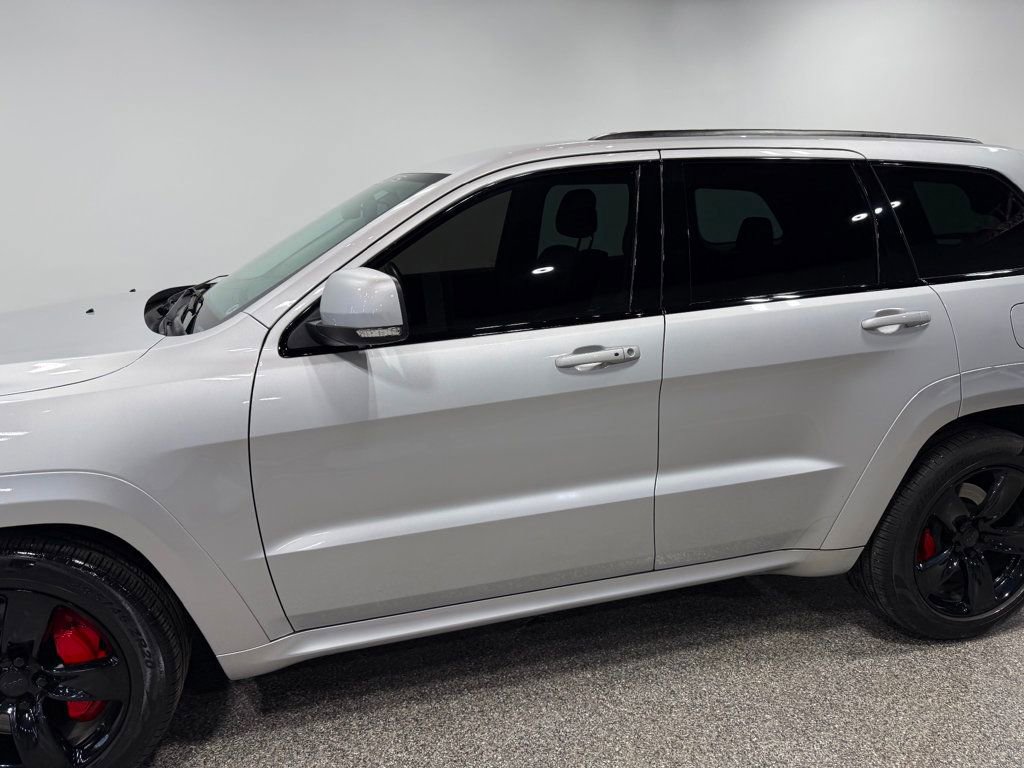 Used 2012 Jeep Grand Cherokee SRT8 w/ Luxury Group II image 8