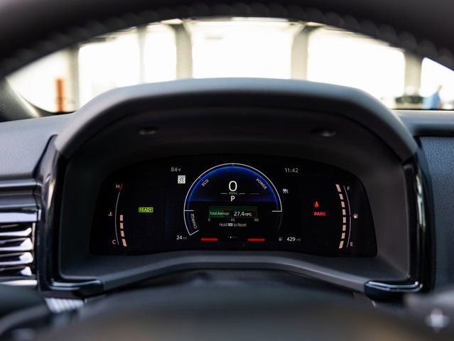 Used 2025 Toyota Camry SE image 15