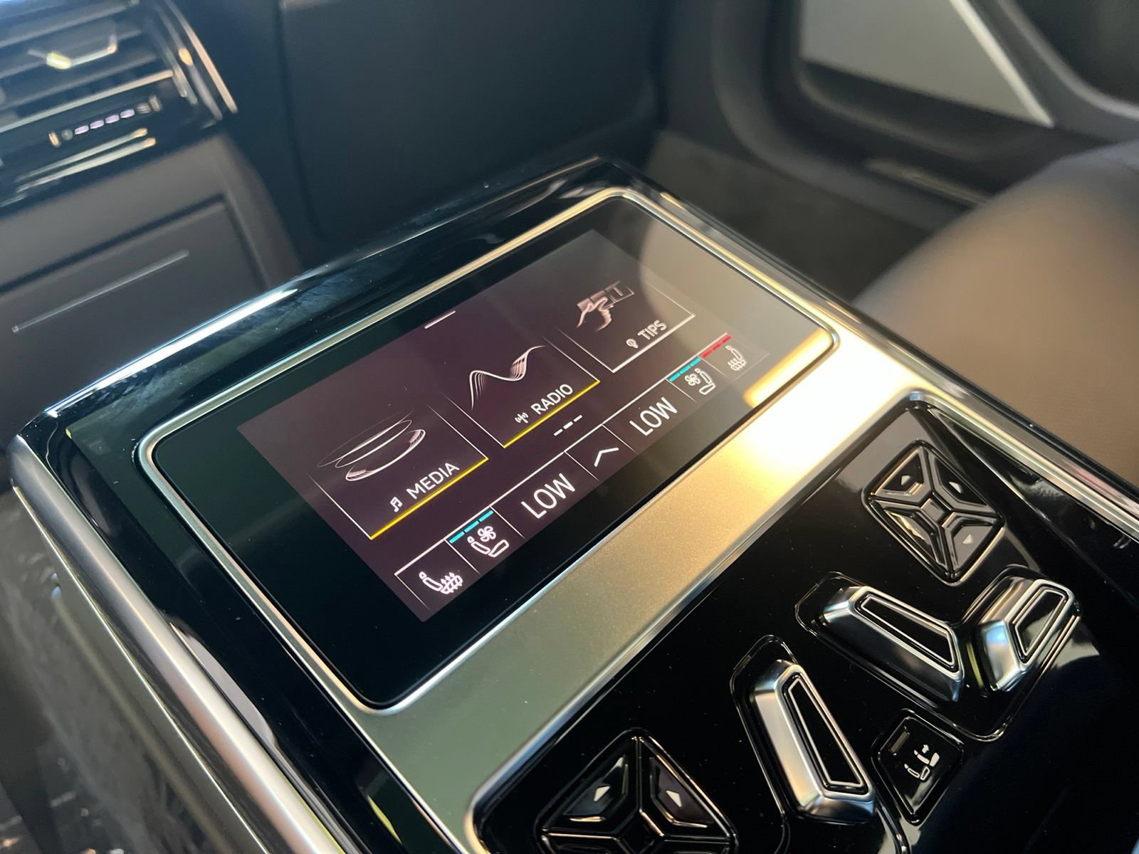 New 2026 Audi A8 L 3.0T AWD/4WD image 37