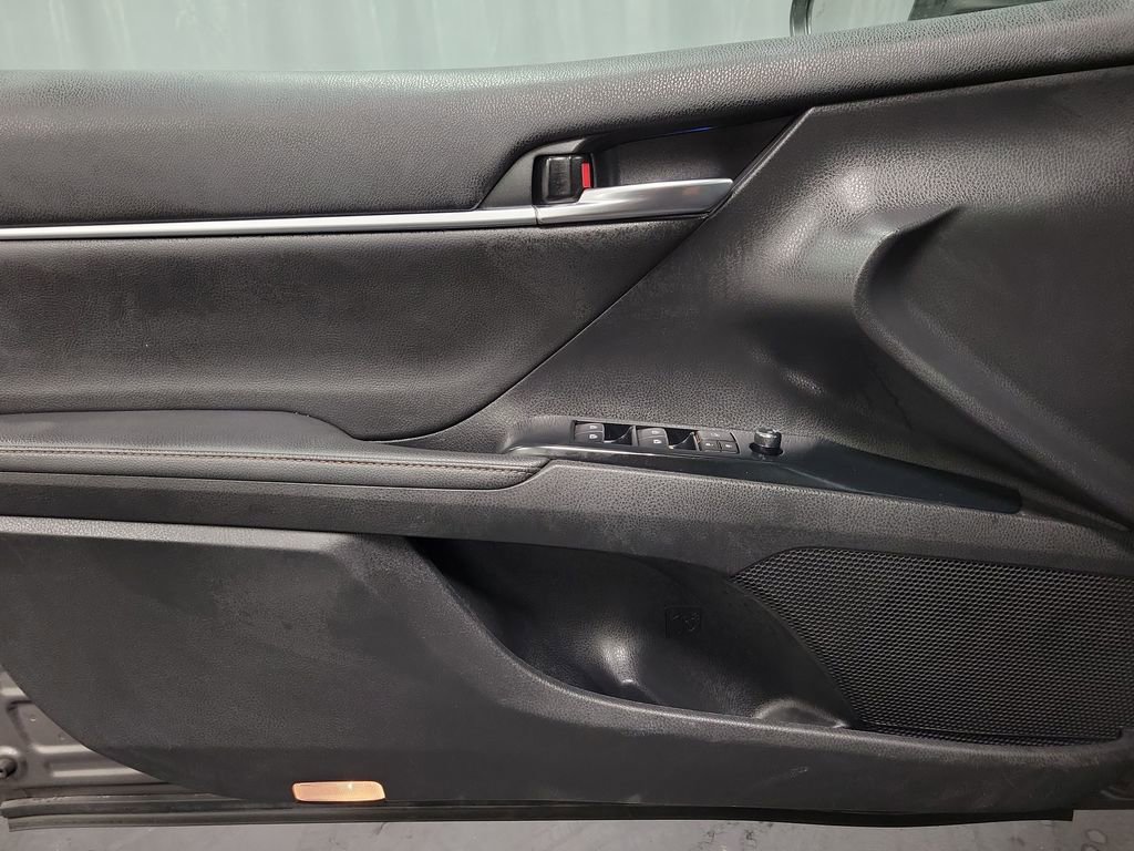 Used 2020 Toyota Camry XLE image 24