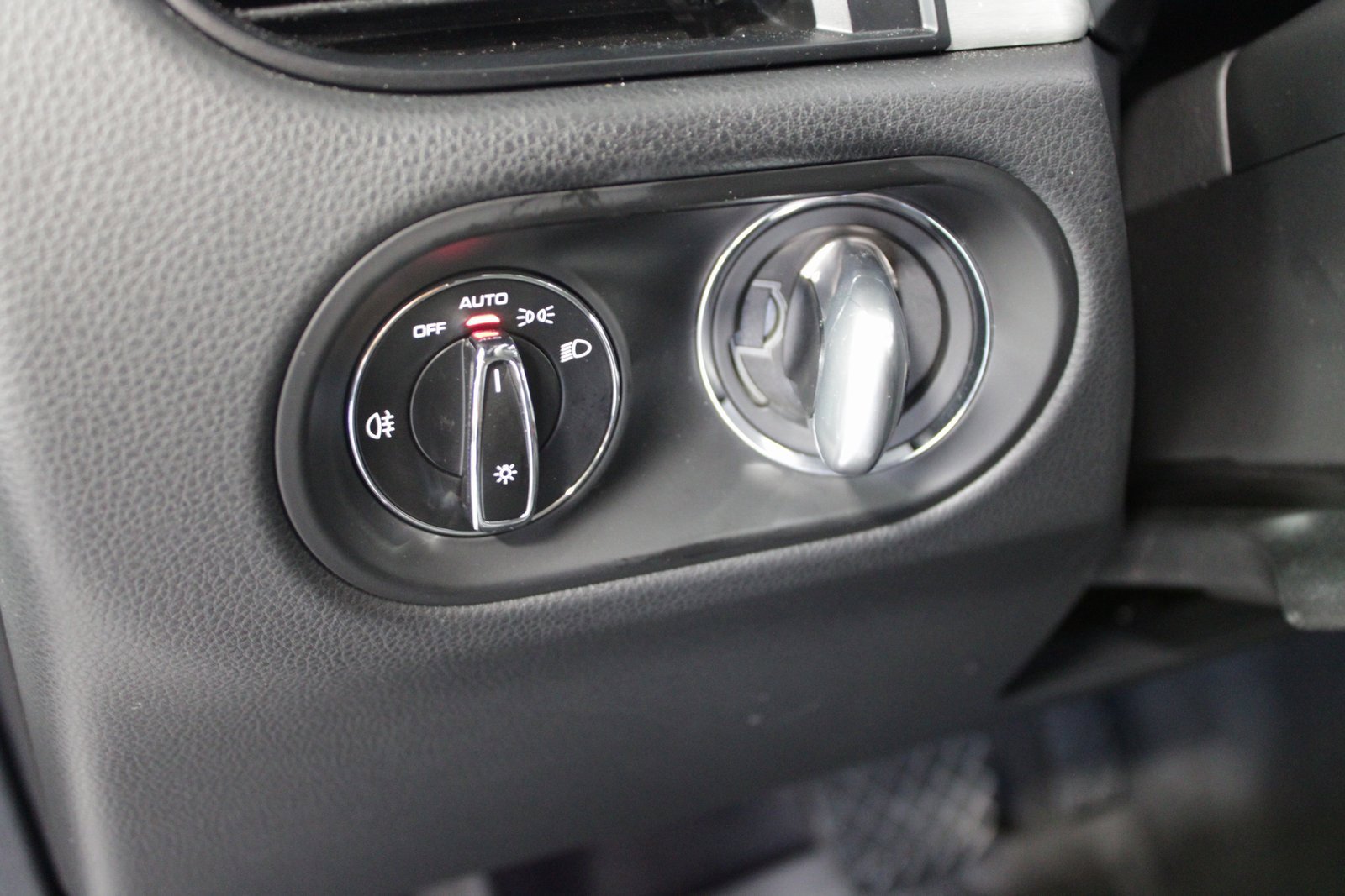 Certified 2025 Porsche Macan image 26