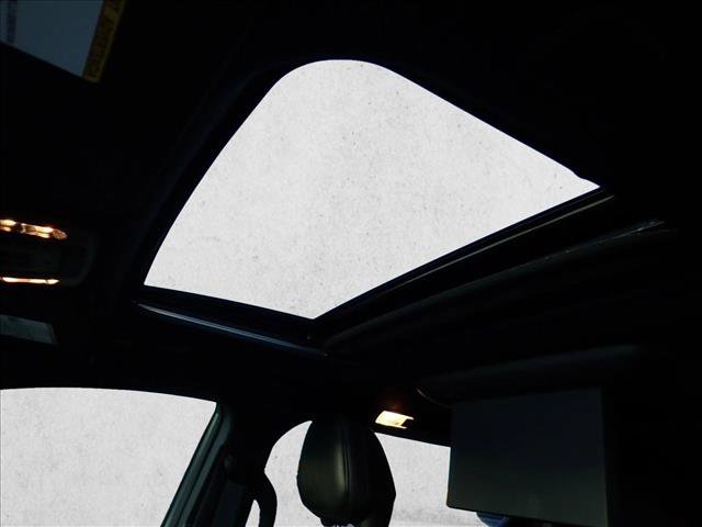 Used 2025 Toyota Sienna Platinum image 16