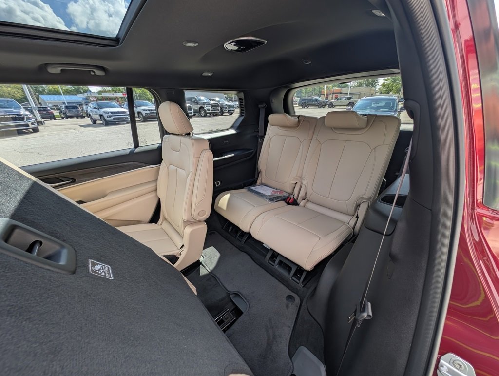 New 2025 Jeep Grand Cherokee L Limited image 17