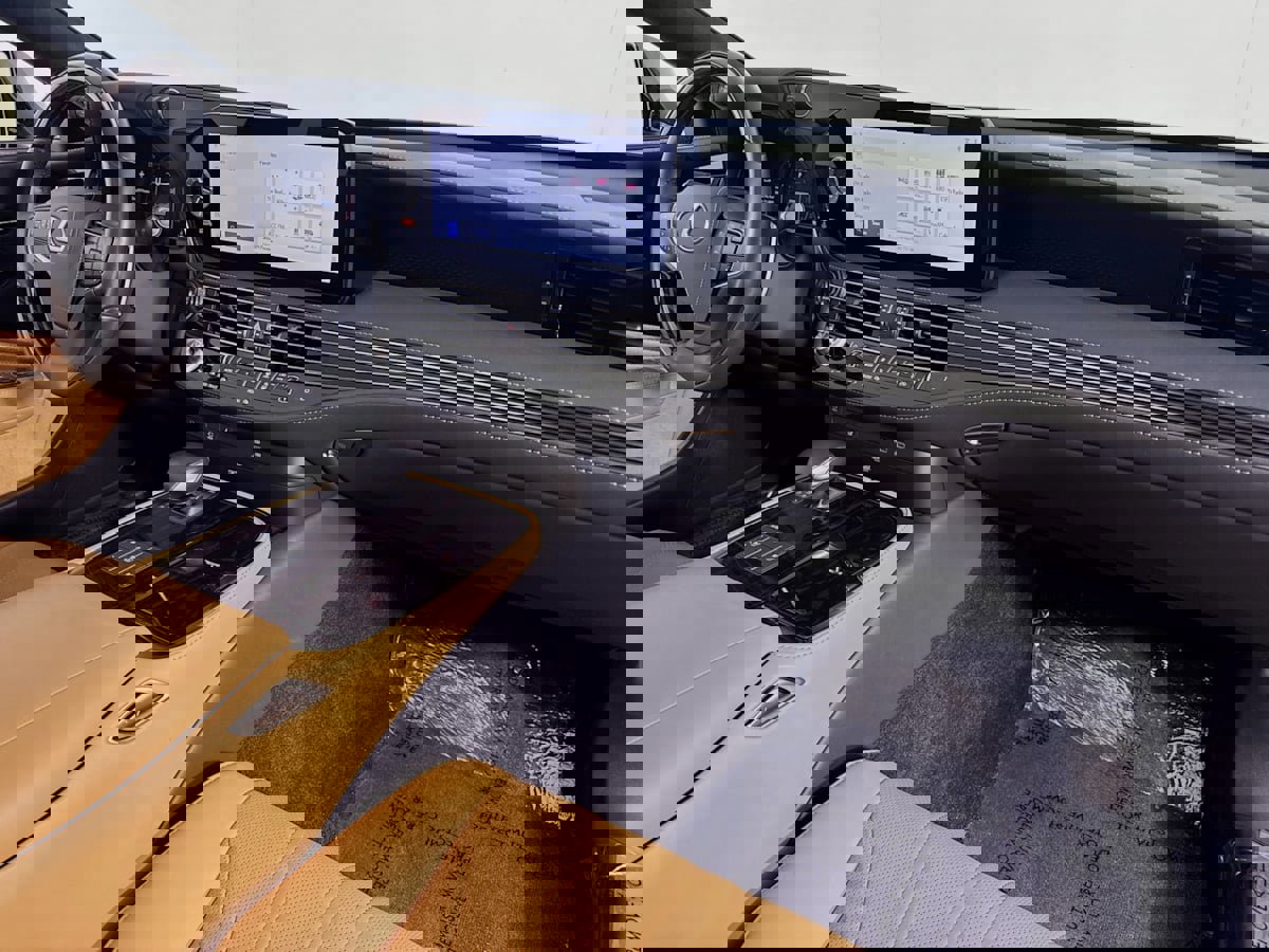 Used 2024 Lexus LS 500 w/ Interior Upgrade Package image 37