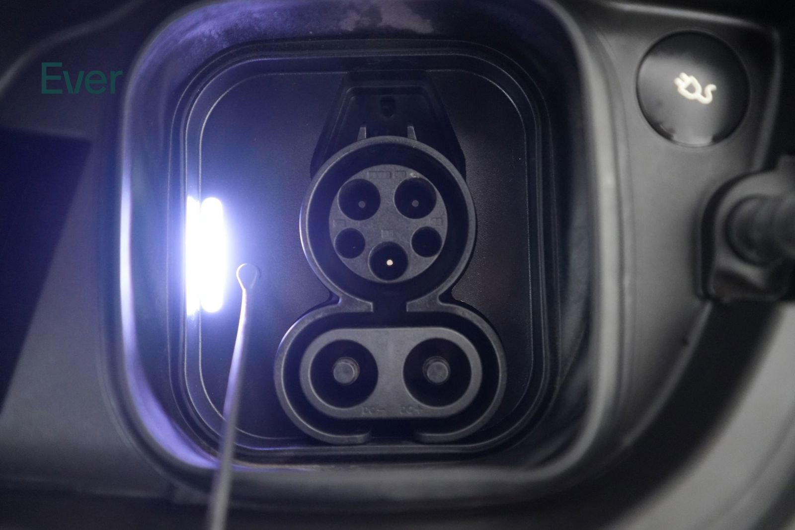 Used 2023 Volvo C40 P8 Recharge Ultimate image 10