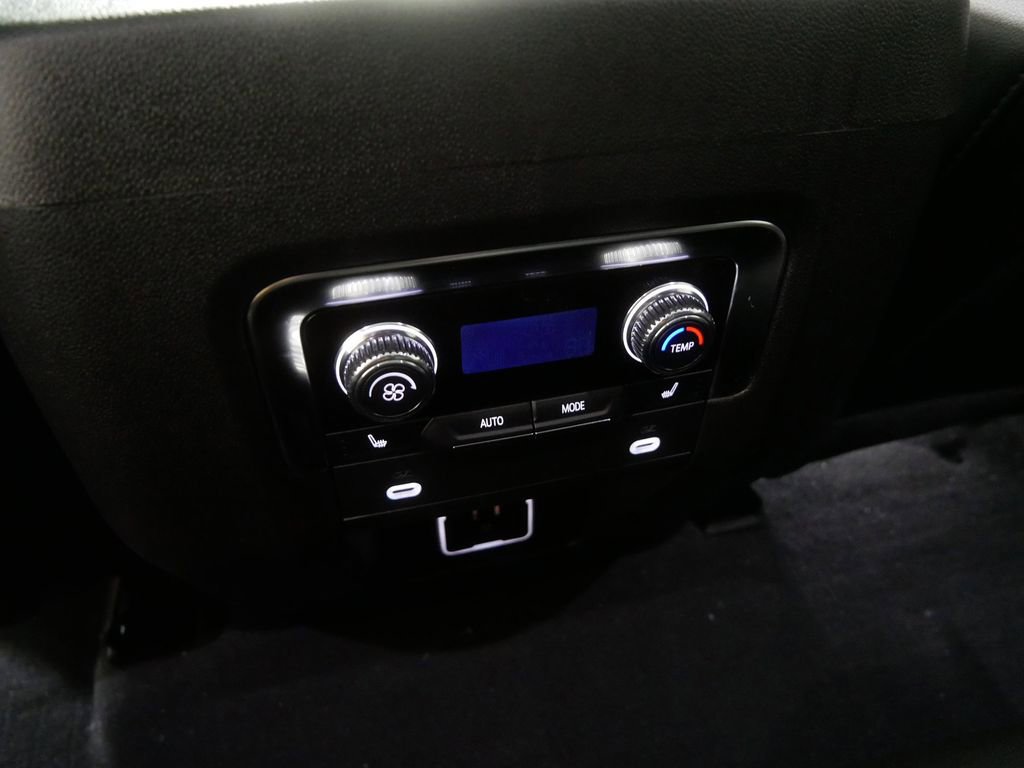 Used 2024 GMC Yukon AT4 w/ Technology Package image 20