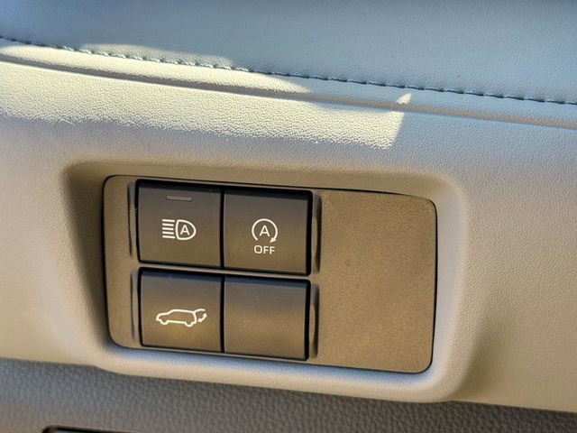Used 2023 Toyota Highlander LE AWD/4WD image 26
