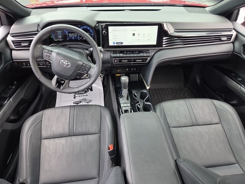 Used 2025 Toyota Camry XSE FWD image 11
