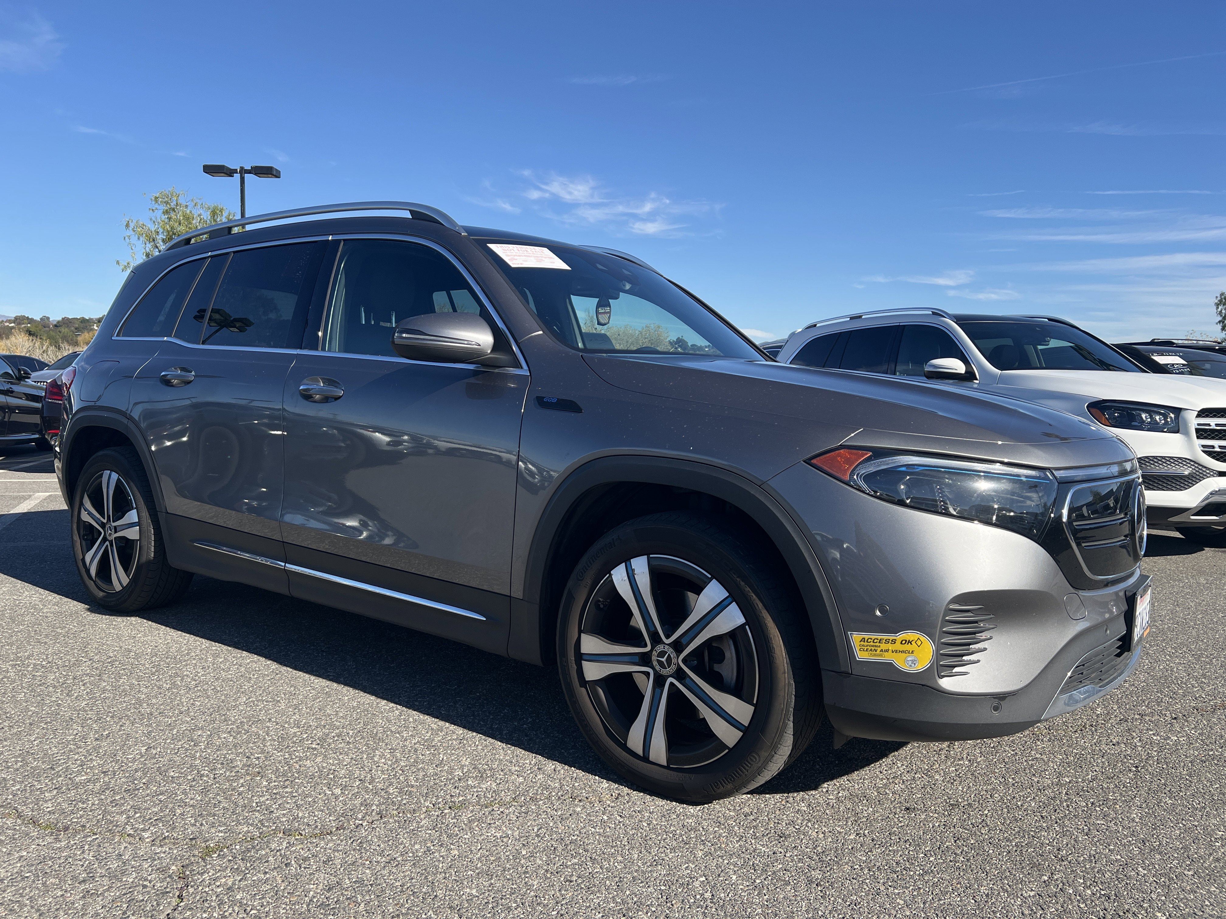 Used 2022 Mercedes-Benz EQB 350 4MATIC image 3