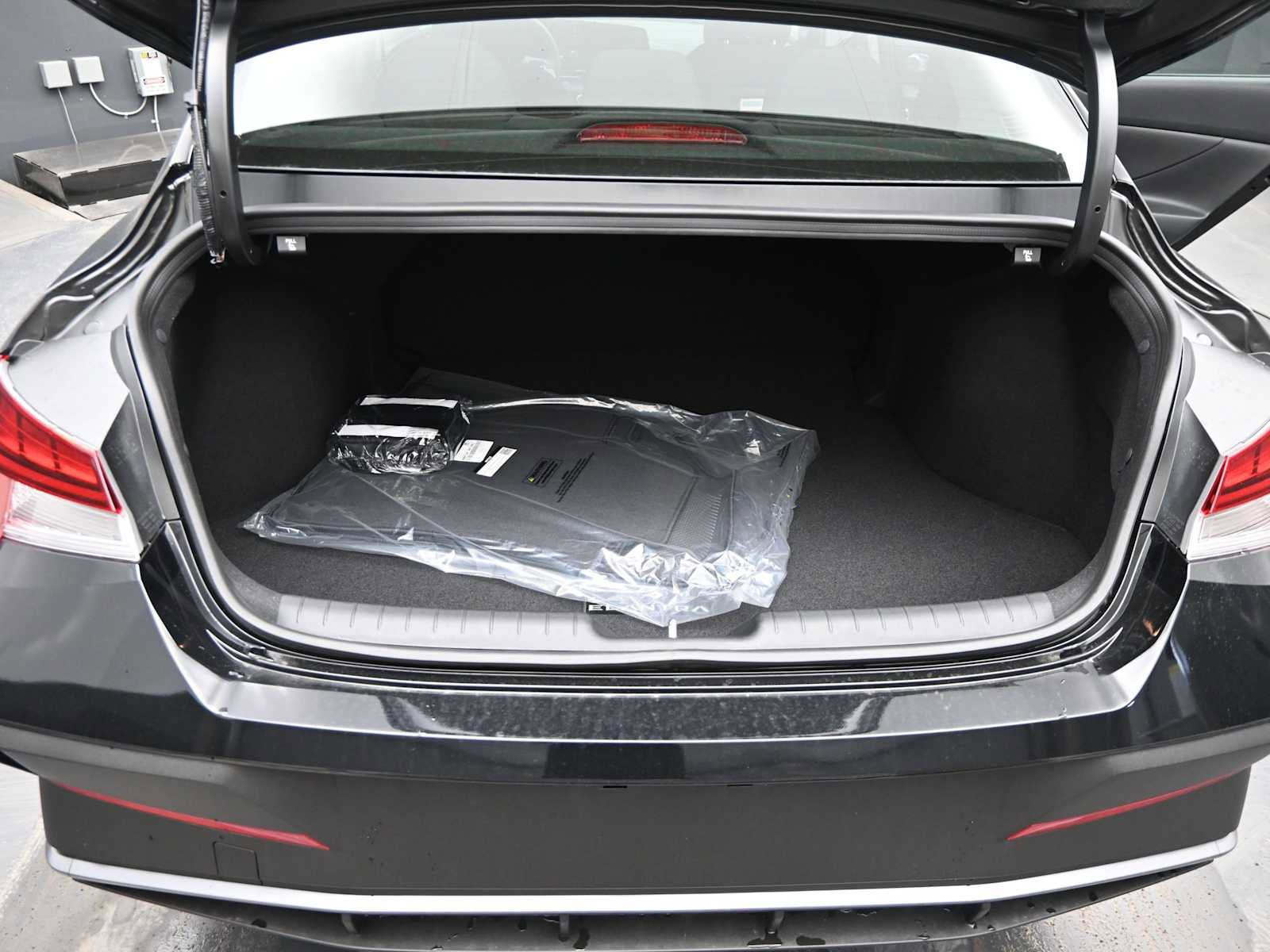 New 2026 Hyundai Elantra Blue image 13