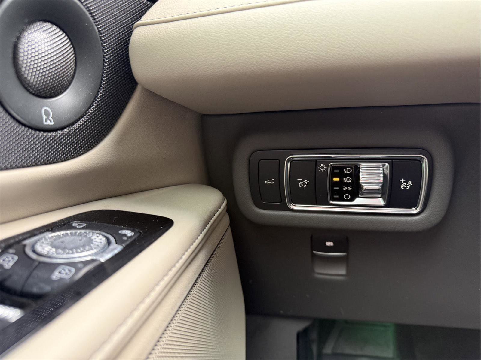 Used 2024 Lincoln Nautilus Reserve w/ Equipment Group 202A image 18