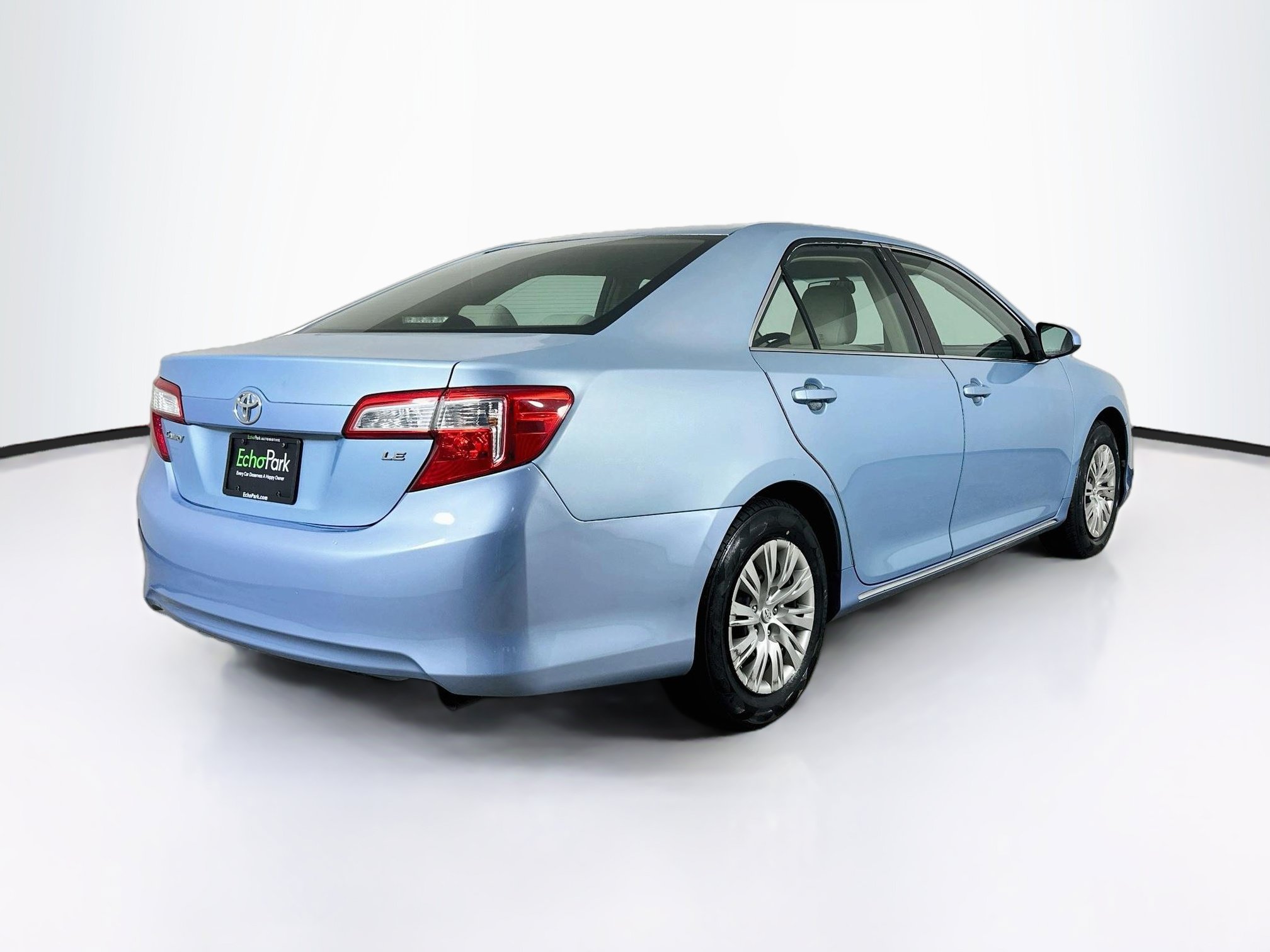 Used 2013 Toyota Camry LE FWD image 9