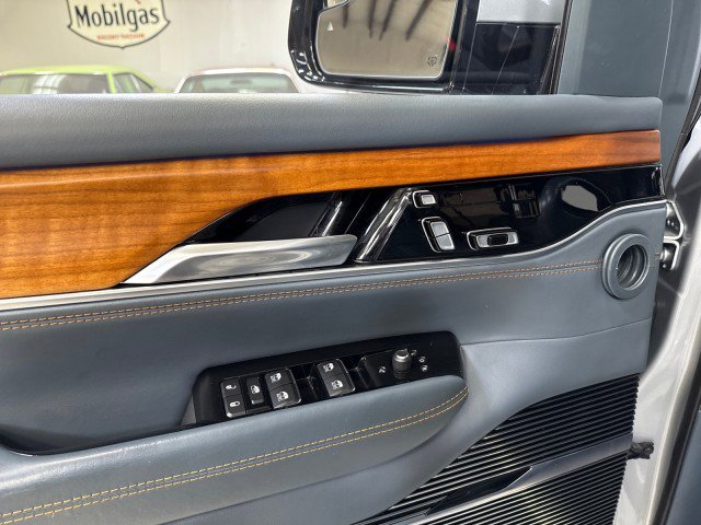 Used 2022 Jeep Grand Wagoneer Series II w/ Premium Group II image 25