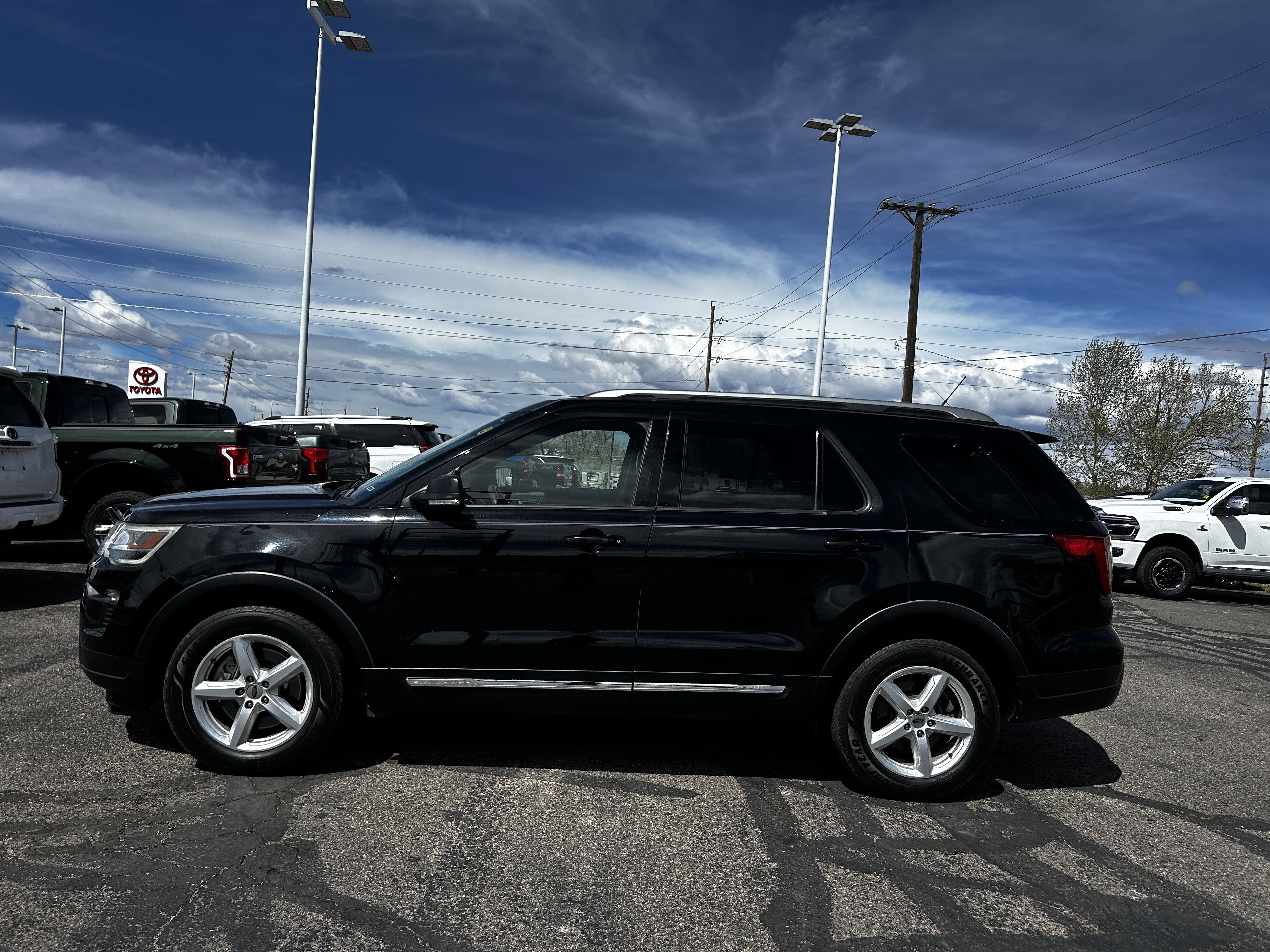 Used 2019 Ford Explorer XLT w/ Equipment Group 202A AWD/4WD image 2