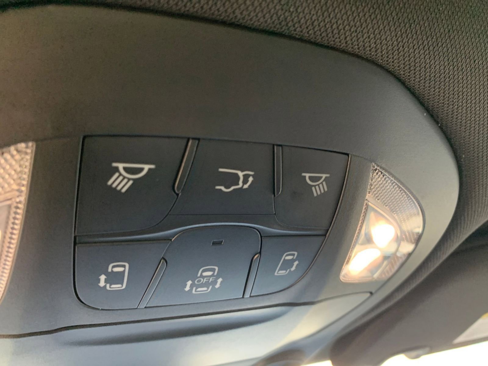 Used 2025 Chrysler Pacifica Limited image 25