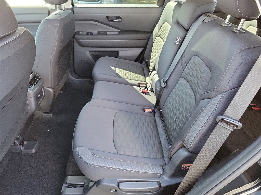 New 2025 Nissan Pathfinder SV image 12