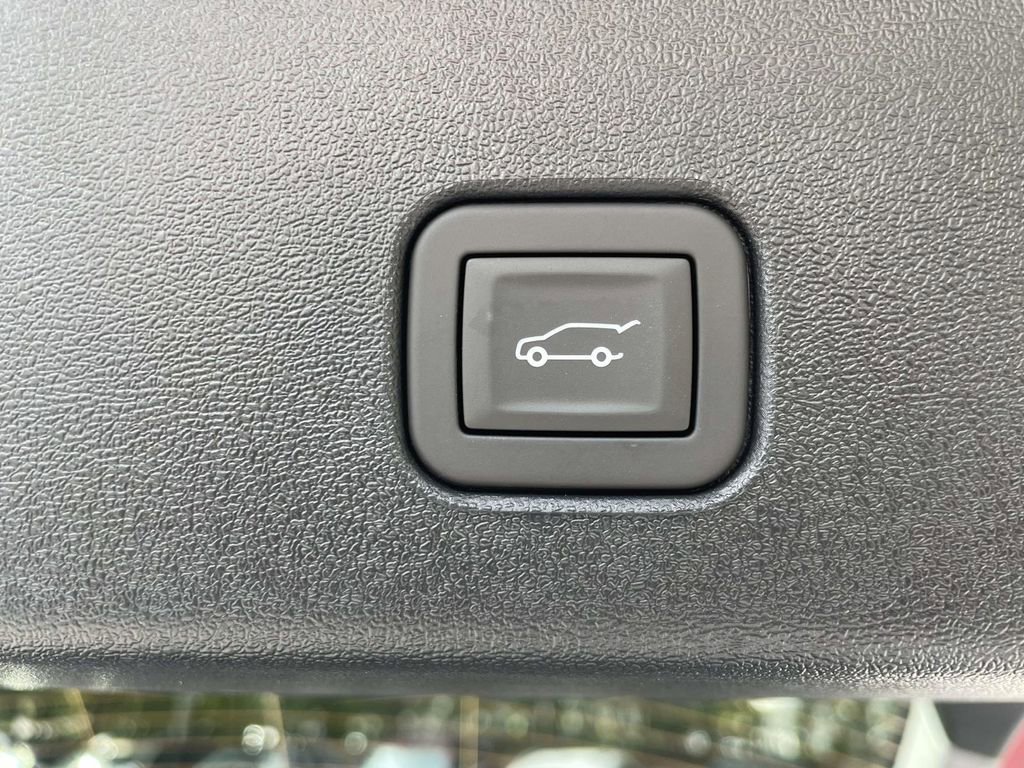 New 2025 Cadillac Optiq Sport 1 w/ LPO, ONYX Package image 11