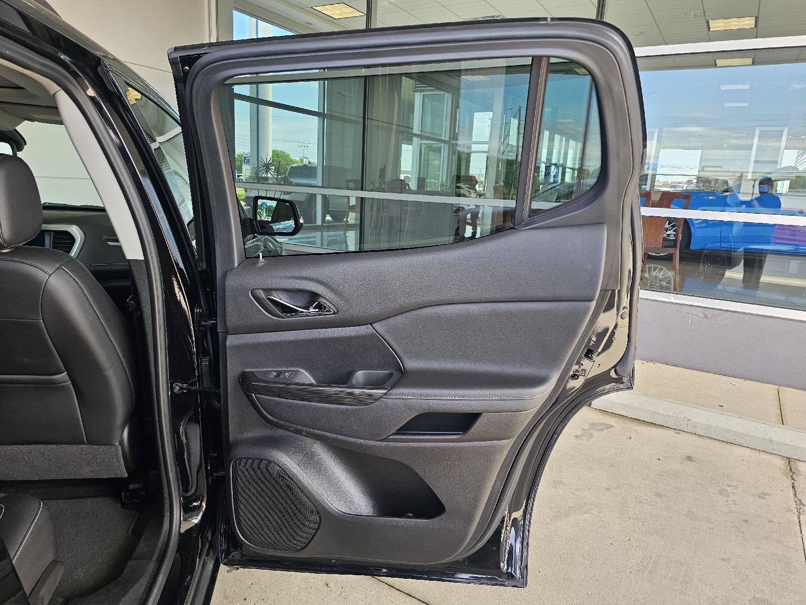 Used 2023 GMC Acadia SLT w/ Elevation Edition AWD/4WD image 13