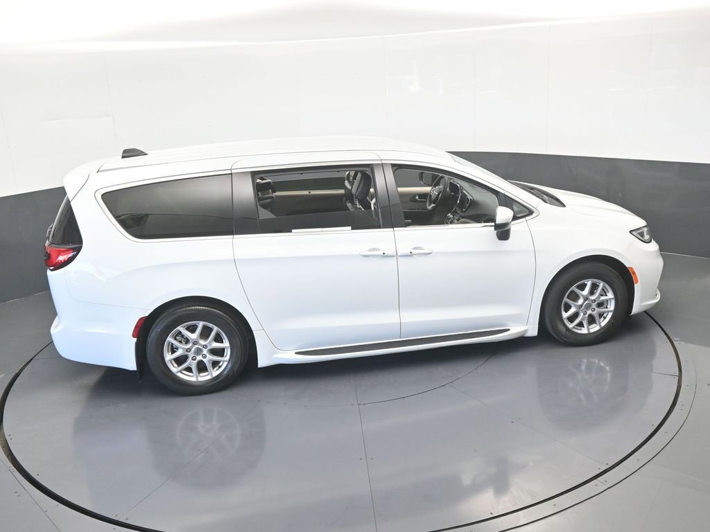 Used 2023 Chrysler Pacifica Touring-L image 54