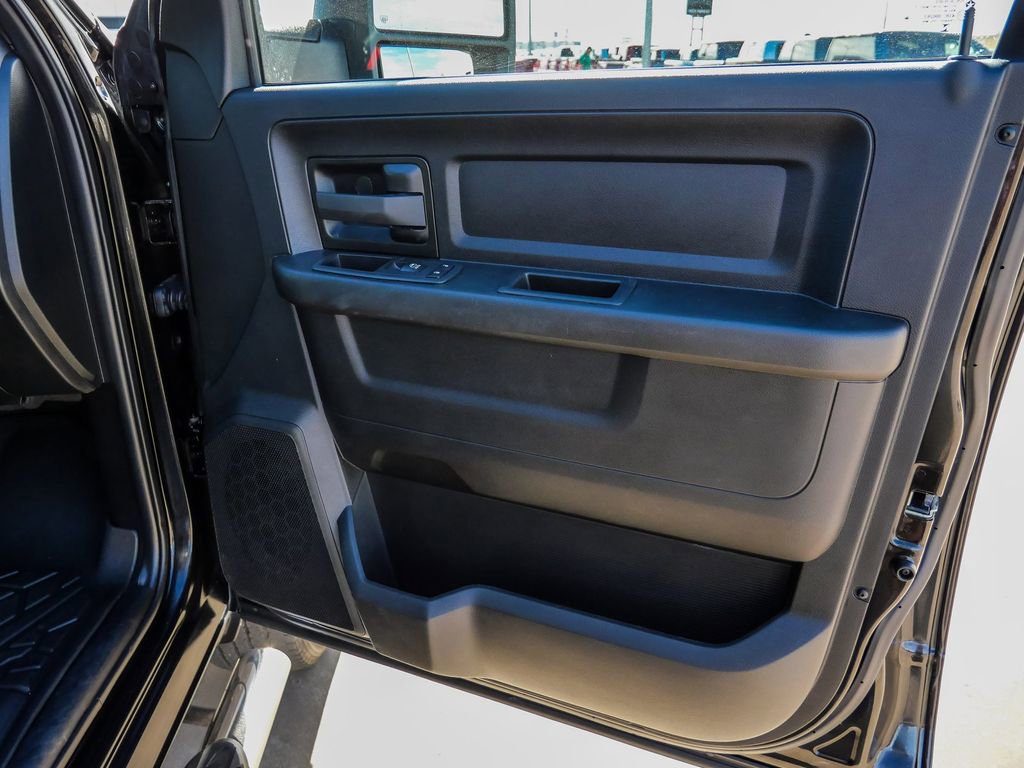 Used 2024 RAM 2500 Tradesman w/ Chrome Appearance Group image 18