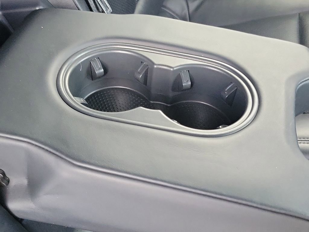 Used 2024 Porsche Macan AWD/4WD image 25