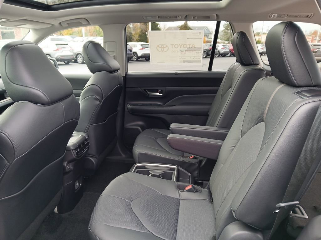 New 2026 Toyota Grand Highlander Platinum image 9