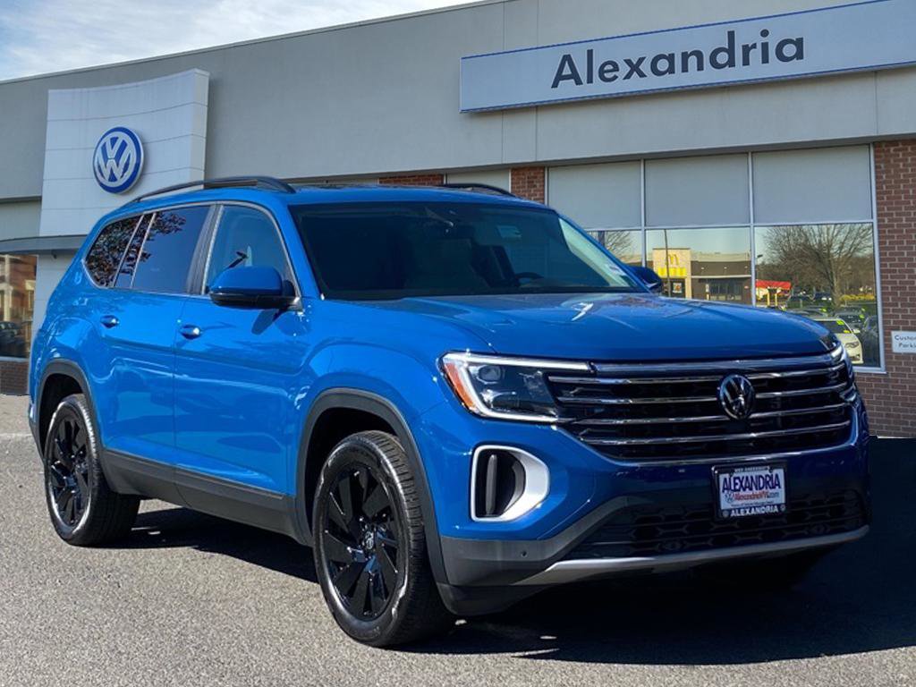Certified 2025 Volkswagen Atlas SE image 1