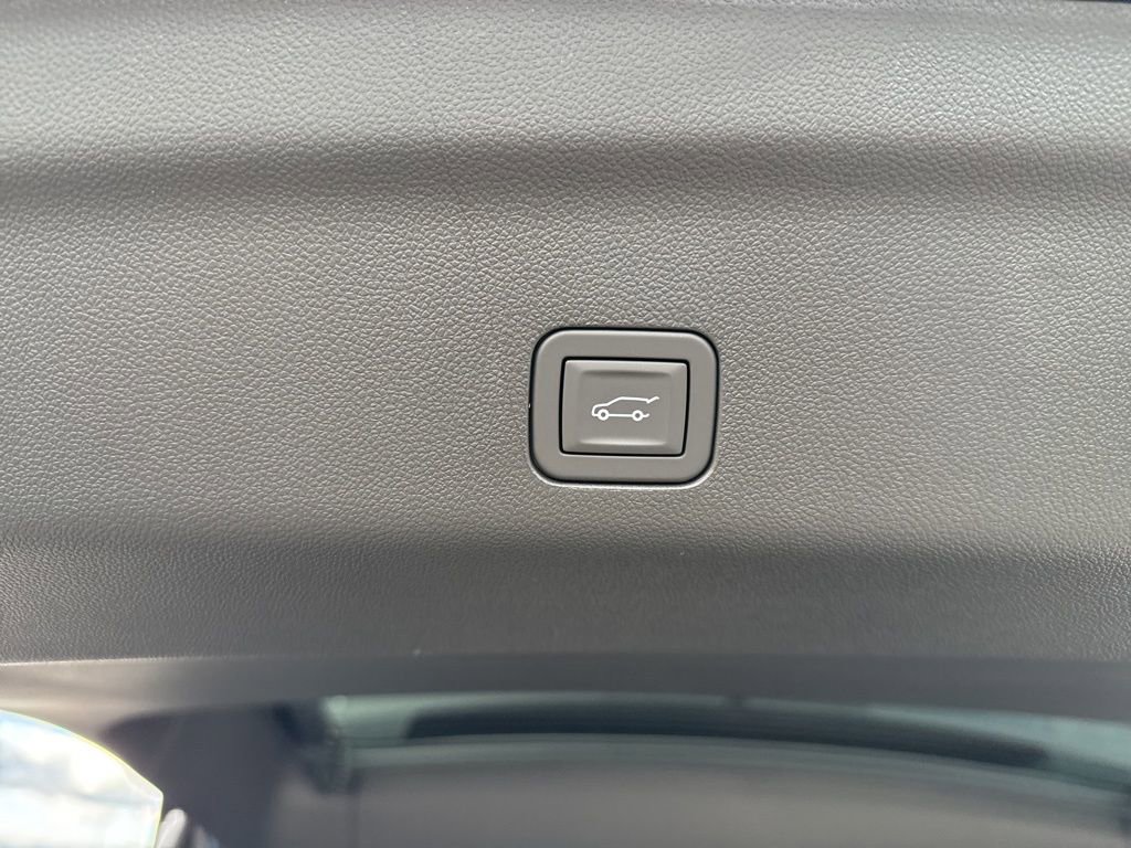 New 2026 Chevrolet Suburban Premier image 32