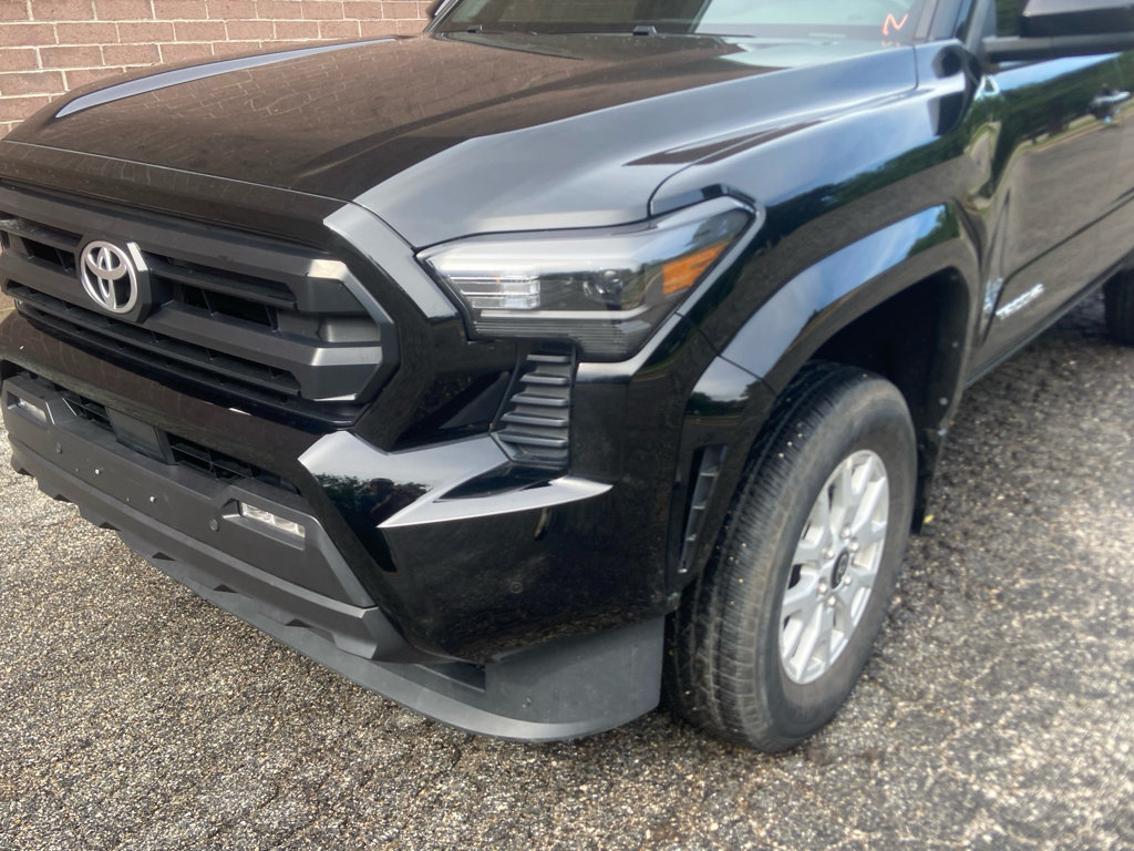 Used 2024 Toyota Tacoma SR5 AWD/4WD image 11
