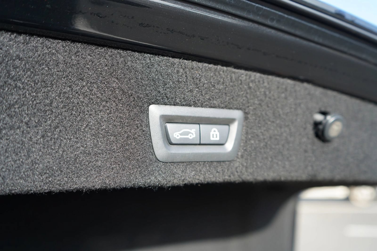 Used 2018 BMW 750i RWD image 33