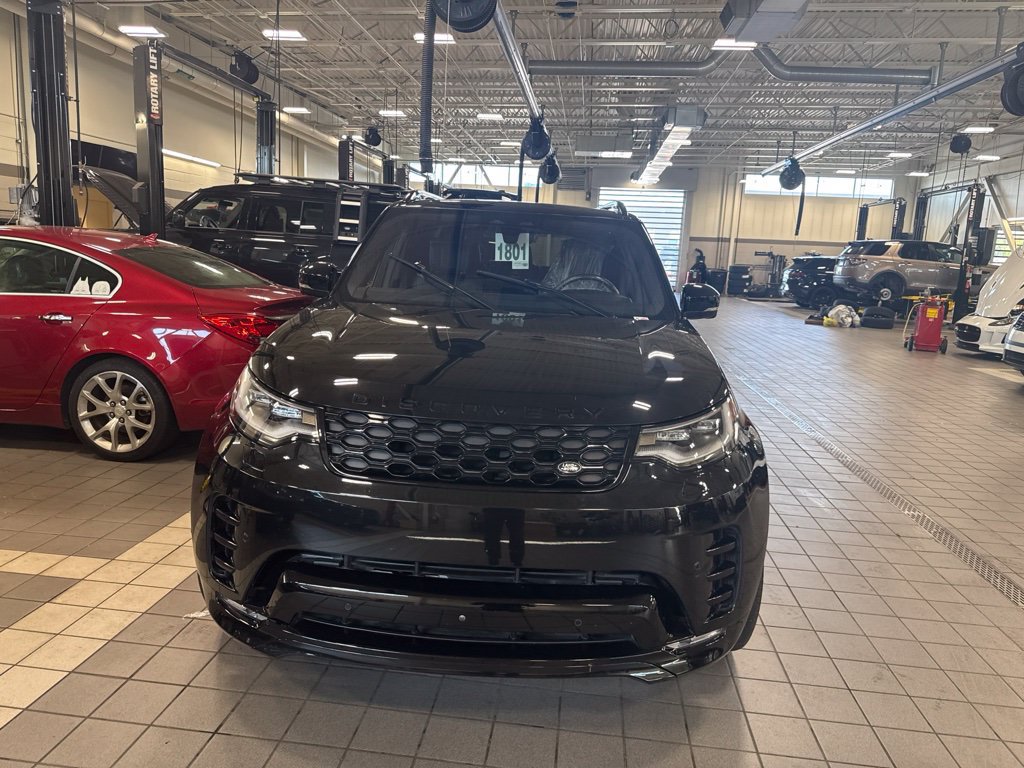 Used 2022 Land Rover Discovery HSE R-Dynamic AWD/4WD image 2