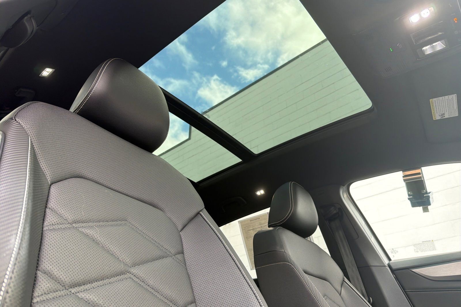 Used 2024 Volkswagen Atlas Cross Sport SE w/ Panoramic Sunroof Package image 17
