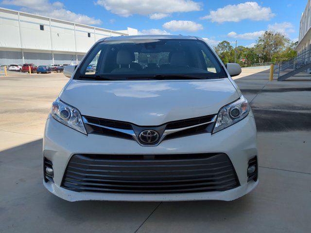 Used 2018 Toyota Sienna XLE Premium image 2