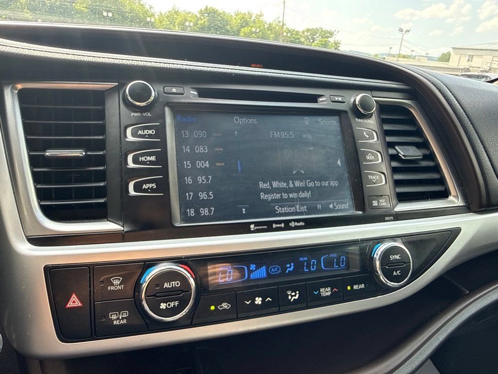 Used 2018 Toyota Highlander XLE AWD/4WD image 23