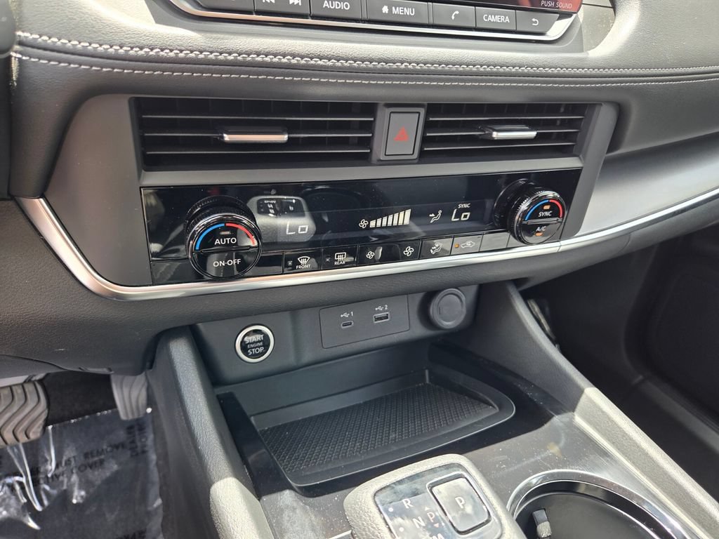 Used 2023 Nissan Rogue SV FWD image 21
