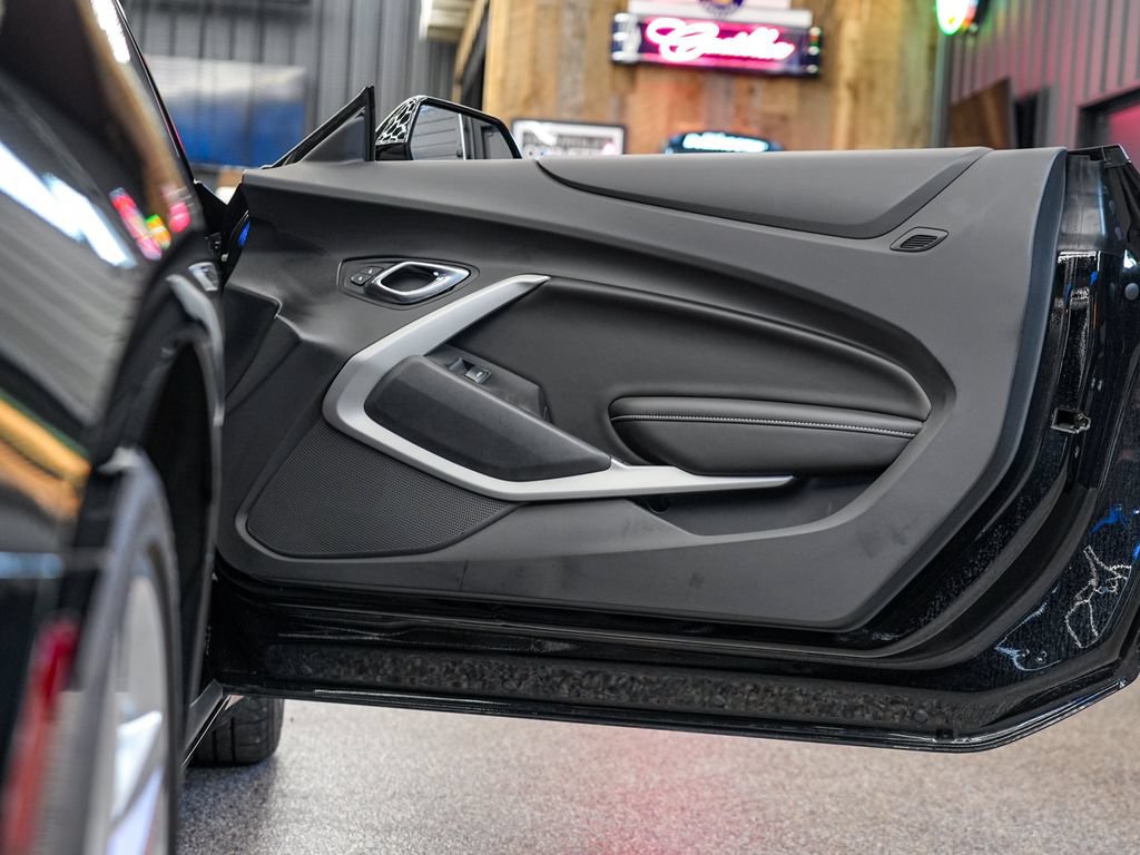 Used 2017 Chevrolet Camaro SS RWD image 19