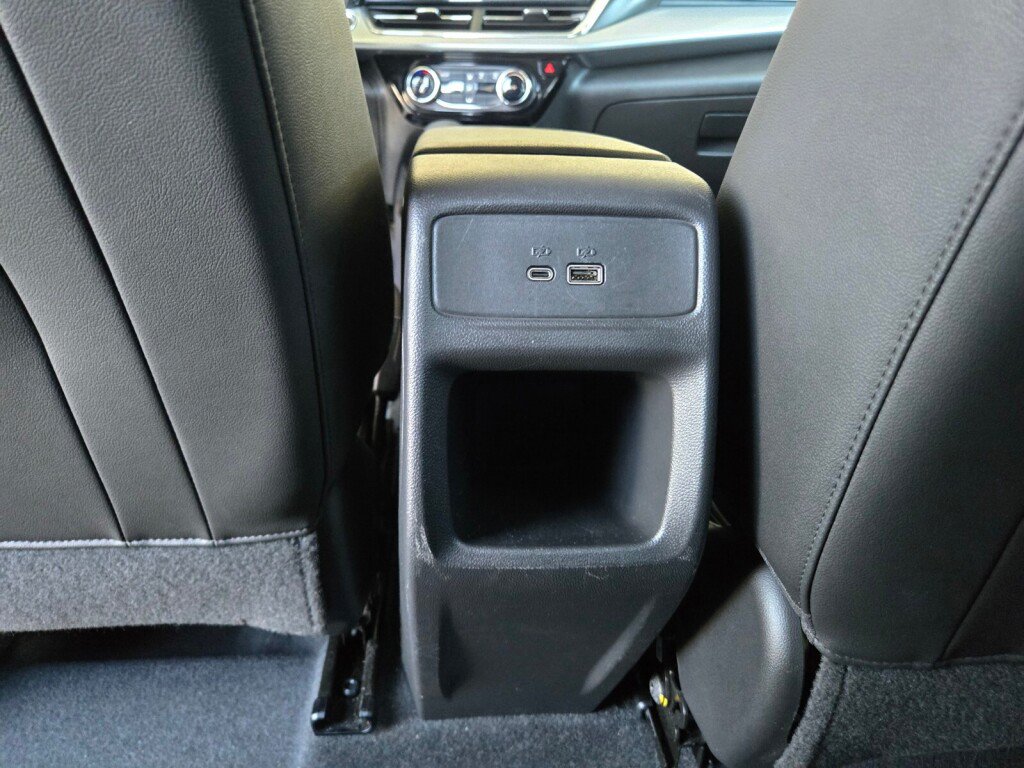 Used 2025 Chevrolet Trax LT FWD image 16