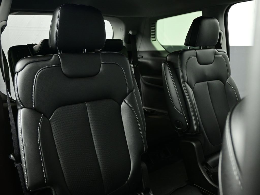 Used 2024 Jeep Grand Cherokee L Limited w/ Luxury Tech Group II image 29