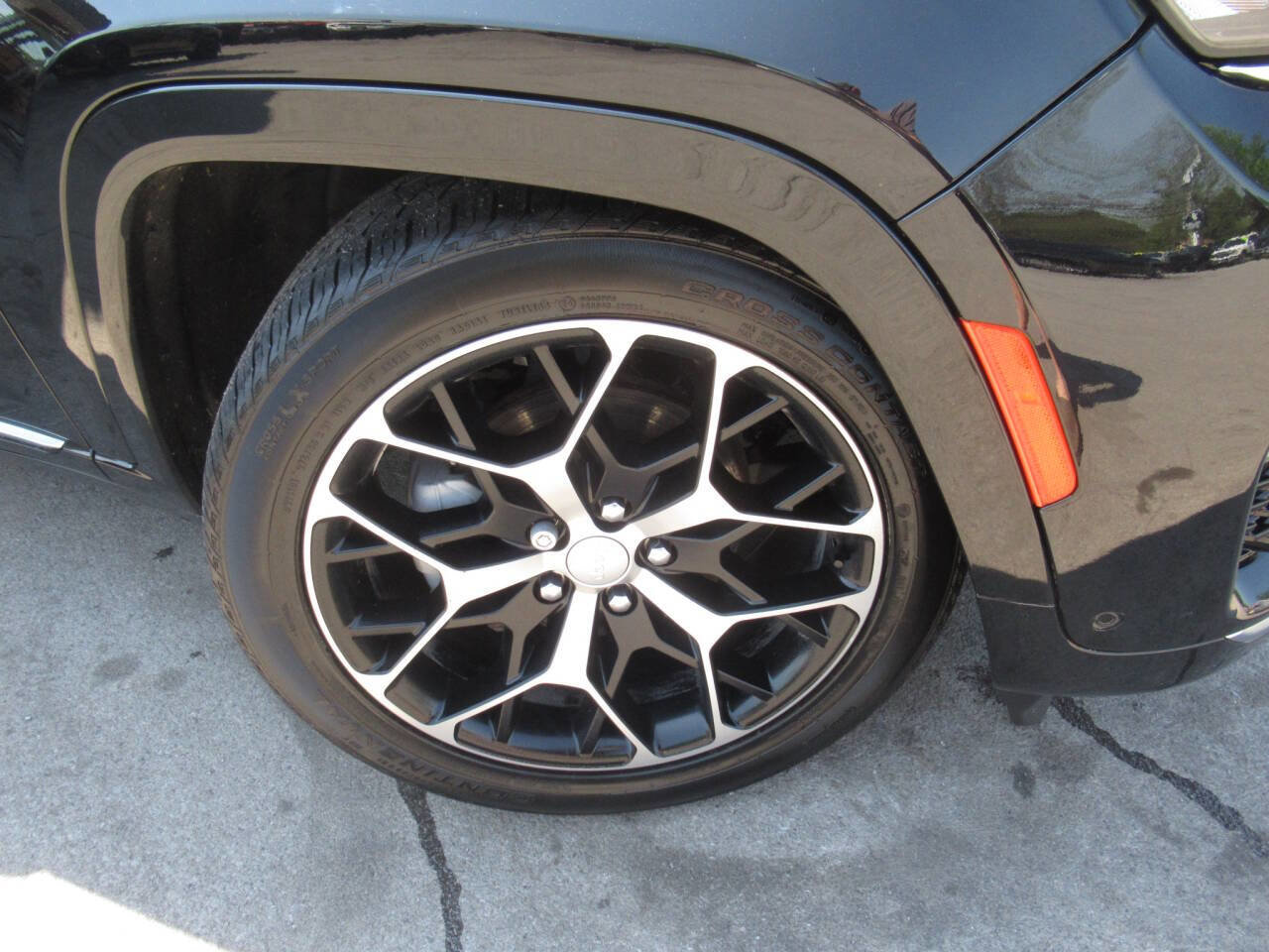 Used 2023 Jeep Grand Cherokee Summit AWD/4WD image 4