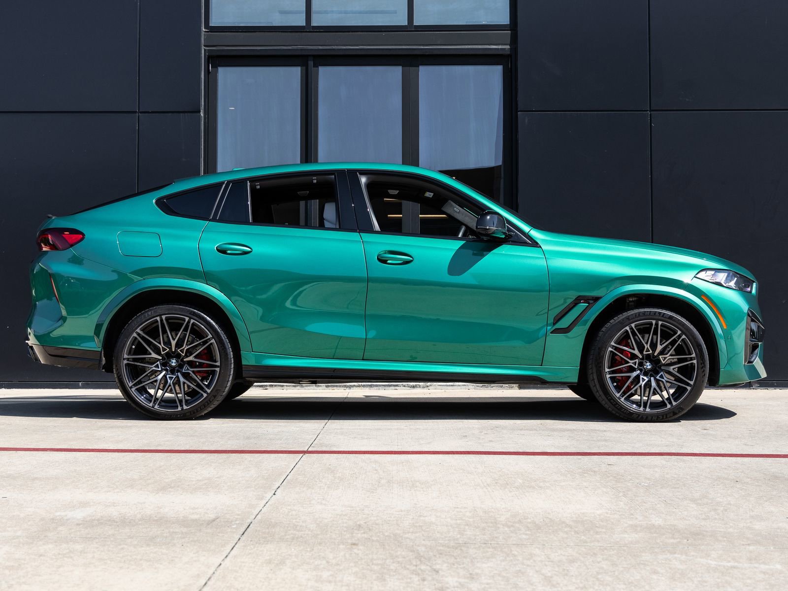Used 2025 BMW X6 M Competition w/ Executive Package image 10